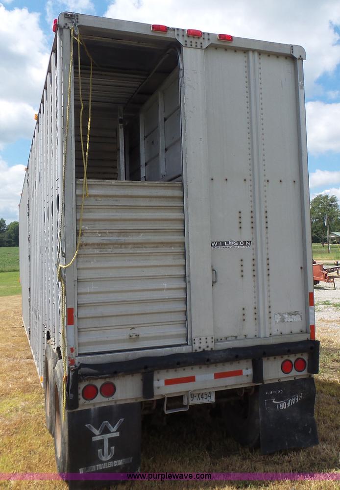 image for item L6243 1986 Wilson PSDCL-208 livestock trailer