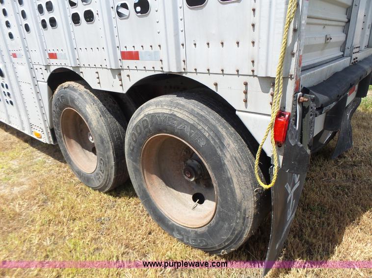 image for item L6243 1986 Wilson PSDCL-208 livestock trailer