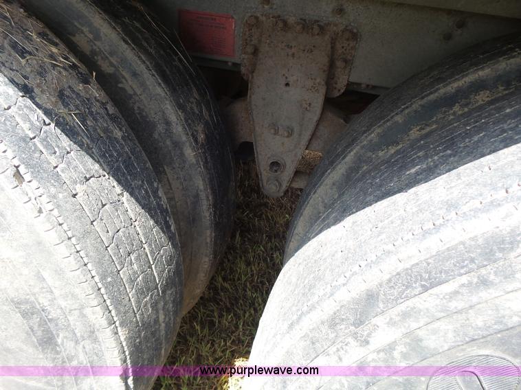 image for item L6243 1986 Wilson PSDCL-208 livestock trailer