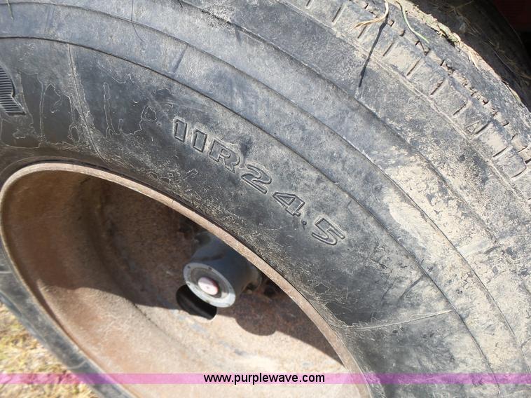 image for item L6243 1986 Wilson PSDCL-208 livestock trailer