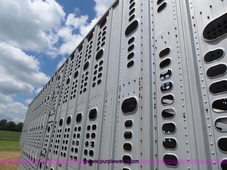 image for item L6243 1986 Wilson PSDCL-208 livestock trailer