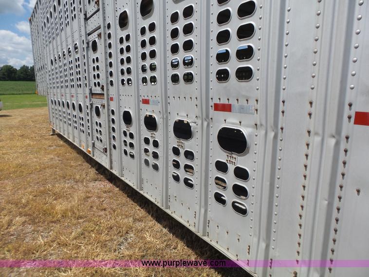 image for item L6243 1986 Wilson PSDCL-208 livestock trailer