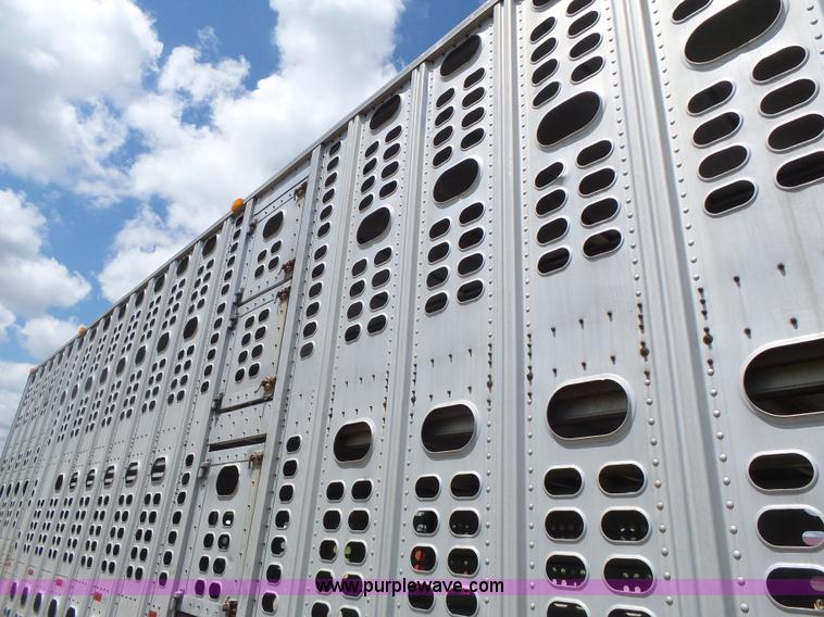 image for item L6243 1986 Wilson PSDCL-208 livestock trailer