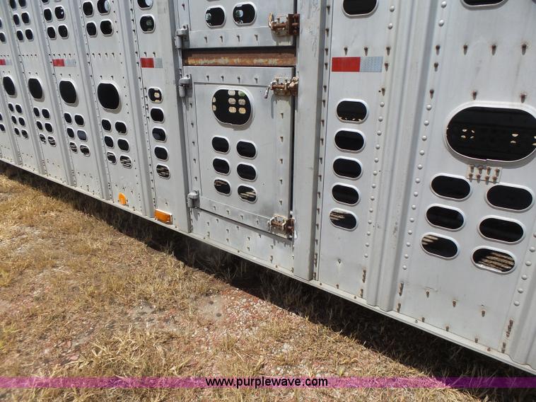 image for item L6243 1986 Wilson PSDCL-208 livestock trailer