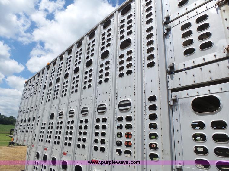 image for item L6243 1986 Wilson PSDCL-208 livestock trailer
