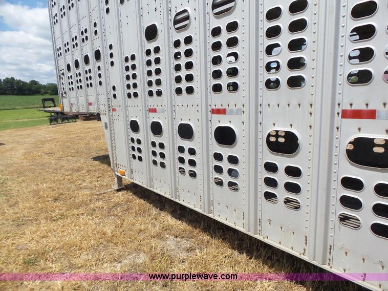 image for item L6243 1986 Wilson PSDCL-208 livestock trailer