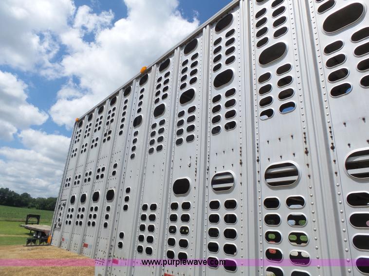 image for item L6243 1986 Wilson PSDCL-208 livestock trailer