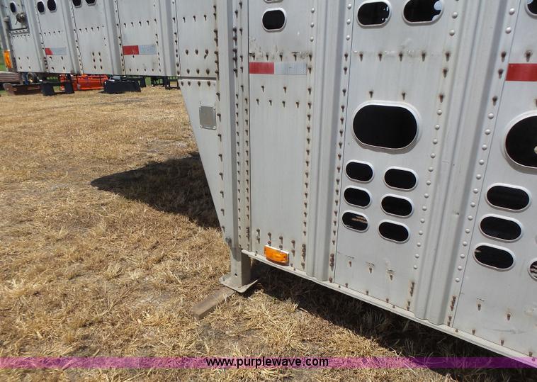 image for item L6243 1986 Wilson PSDCL-208 livestock trailer