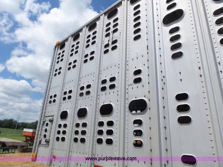 image for item L6243 1986 Wilson PSDCL-208 livestock trailer