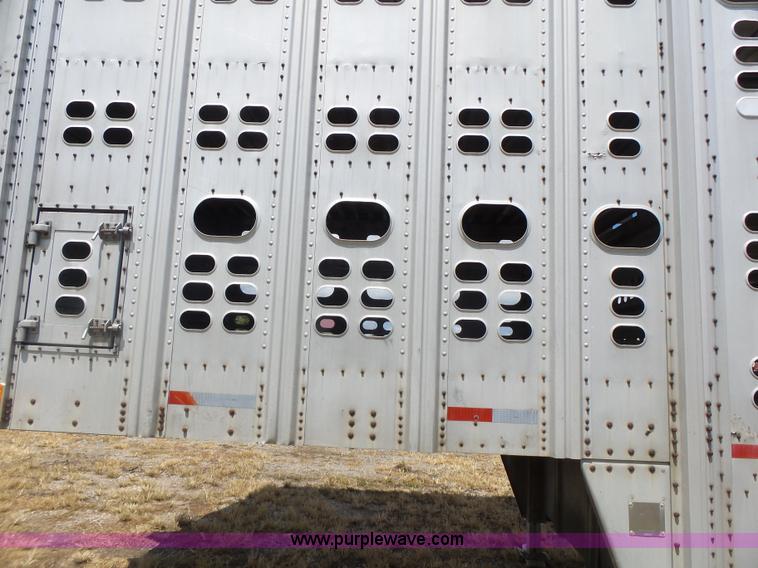 image for item L6243 1986 Wilson PSDCL-208 livestock trailer