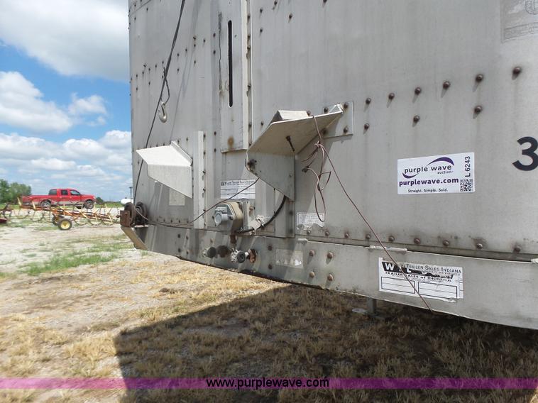 image for item L6243 1986 Wilson PSDCL-208 livestock trailer
