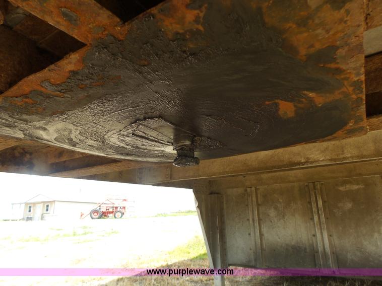 image for item L6243 1986 Wilson PSDCL-208 livestock trailer