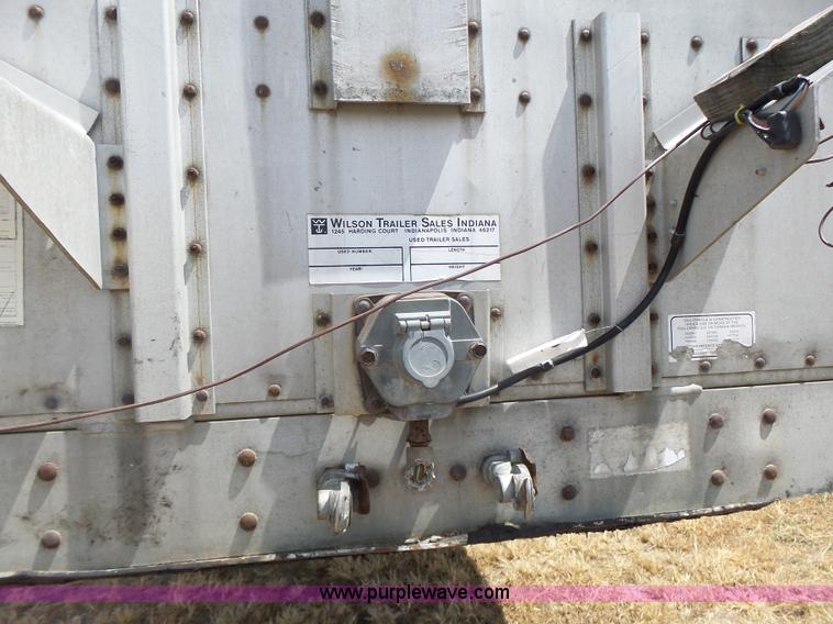 image for item L6243 1986 Wilson PSDCL-208 livestock trailer