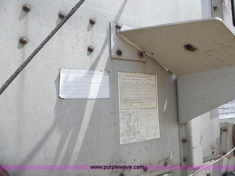 image for item L6243 1986 Wilson PSDCL-208 livestock trailer