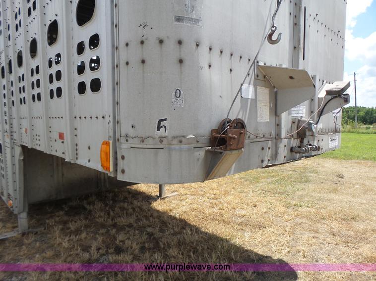 image for item L6243 1986 Wilson PSDCL-208 livestock trailer