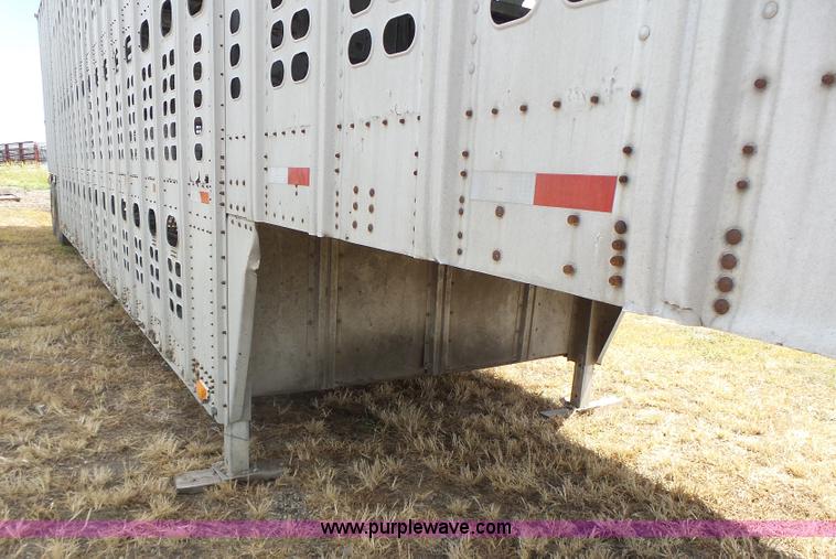 image for item L6243 1986 Wilson PSDCL-208 livestock trailer