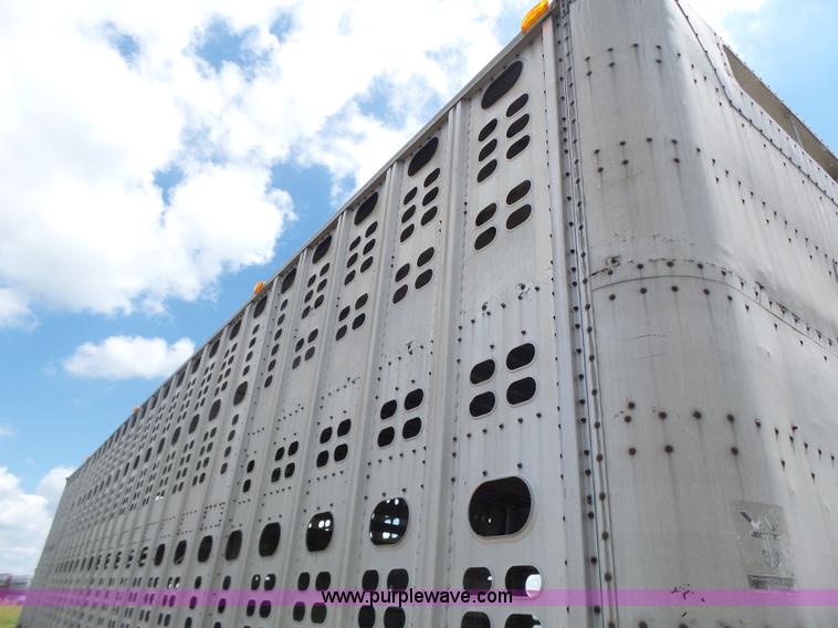 image for item L6243 1986 Wilson PSDCL-208 livestock trailer