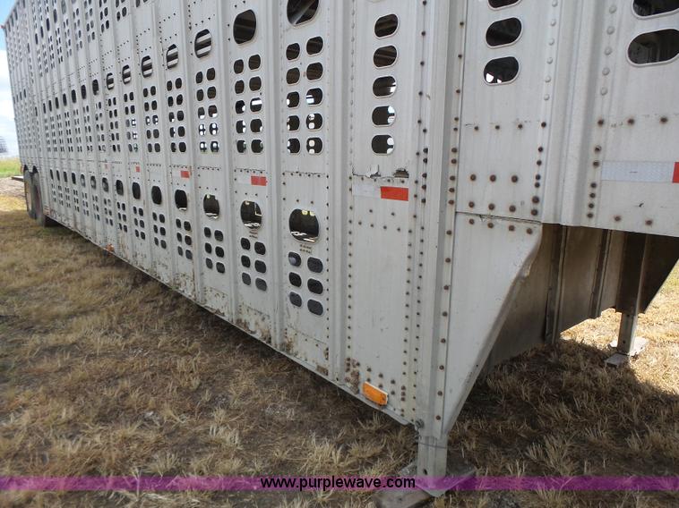 image for item L6243 1986 Wilson PSDCL-208 livestock trailer