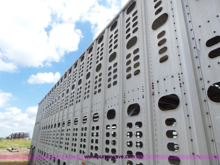 image for item L6243 1986 Wilson PSDCL-208 livestock trailer