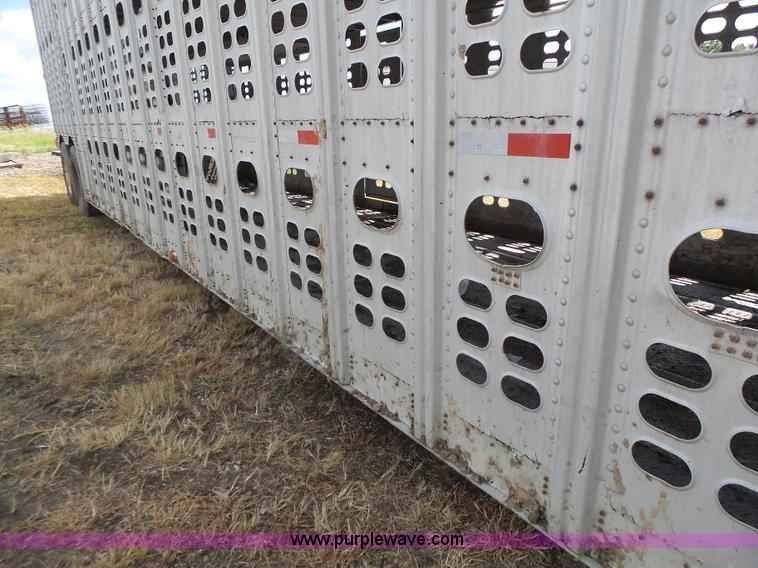 image for item L6243 1986 Wilson PSDCL-208 livestock trailer