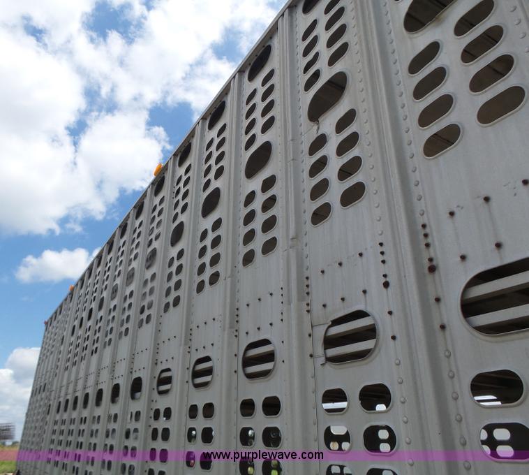 image for item L6243 1986 Wilson PSDCL-208 livestock trailer