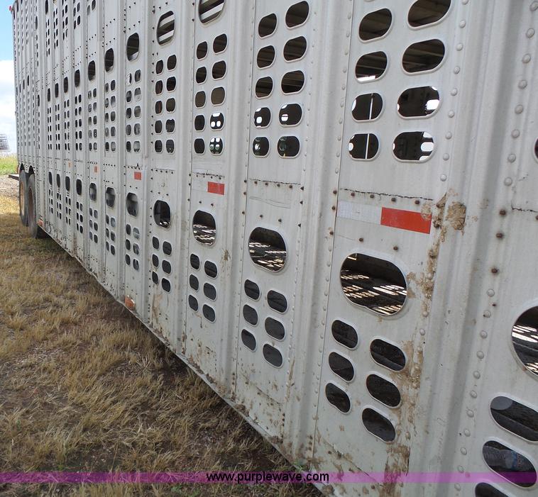 image for item L6243 1986 Wilson PSDCL-208 livestock trailer