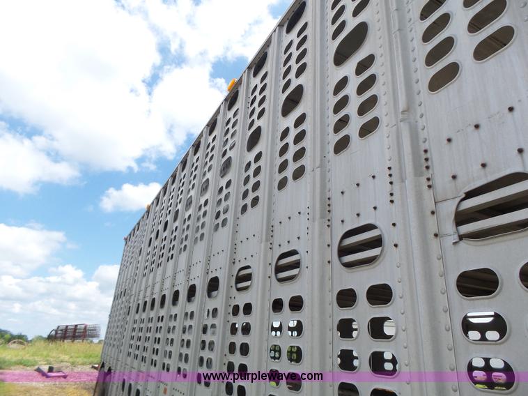image for item L6243 1986 Wilson PSDCL-208 livestock trailer