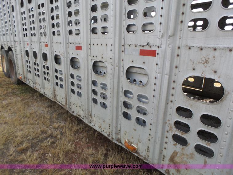 image for item L6243 1986 Wilson PSDCL-208 livestock trailer