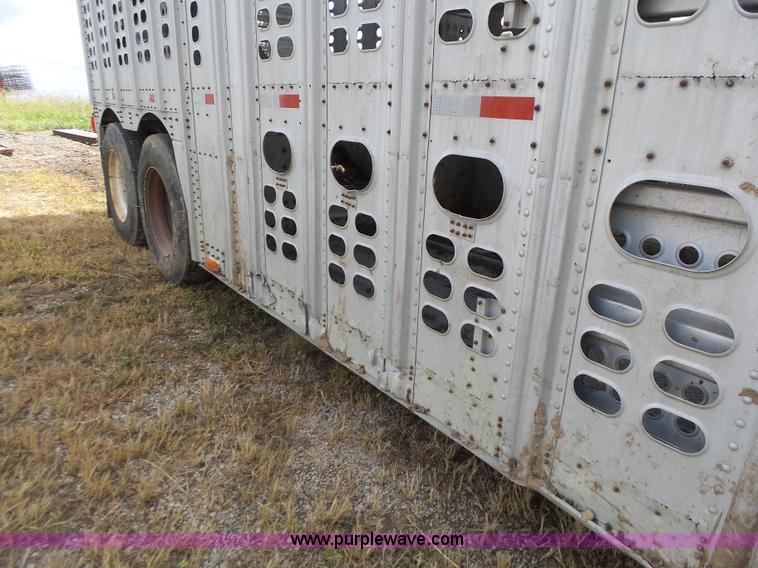 image for item L6243 1986 Wilson PSDCL-208 livestock trailer