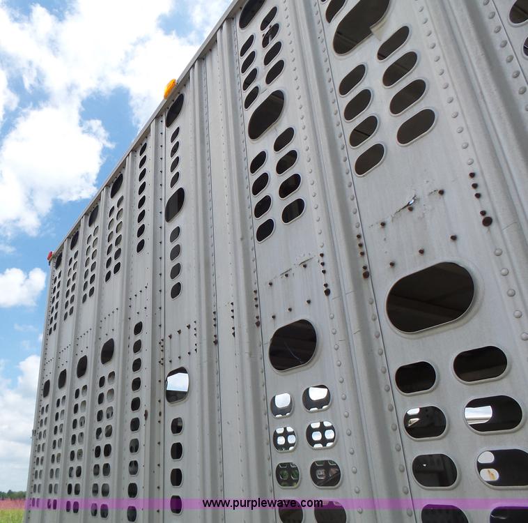 image for item L6243 1986 Wilson PSDCL-208 livestock trailer