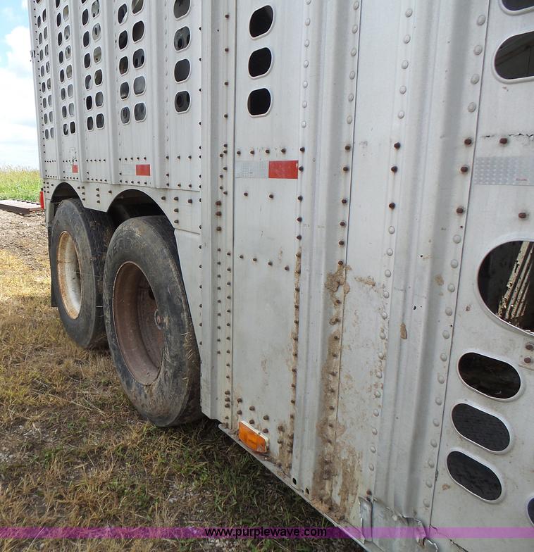 image for item L6243 1986 Wilson PSDCL-208 livestock trailer