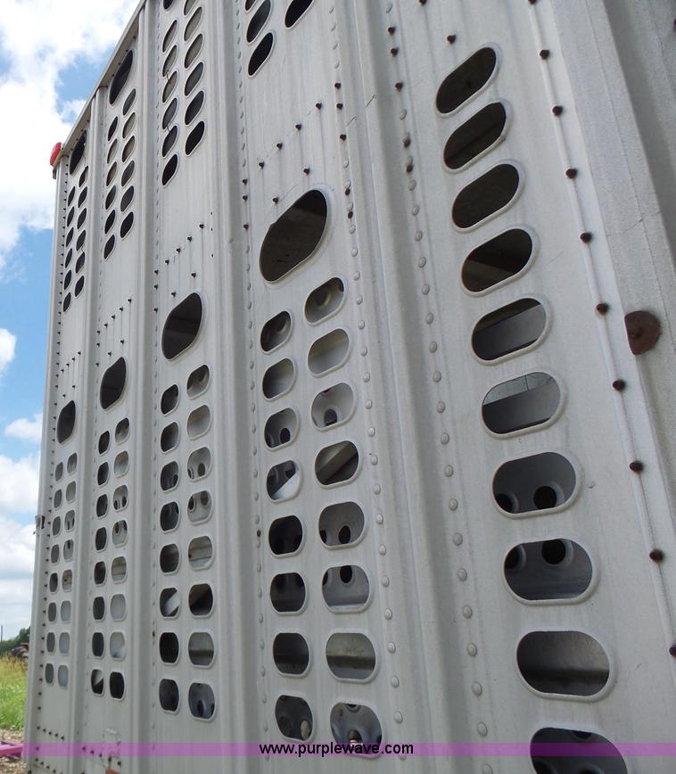 image for item L6243 1986 Wilson PSDCL-208 livestock trailer