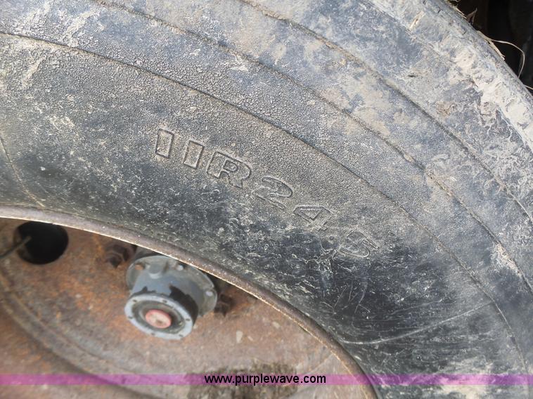 image for item L6243 1986 Wilson PSDCL-208 livestock trailer