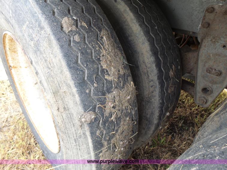 image for item L6243 1986 Wilson PSDCL-208 livestock trailer