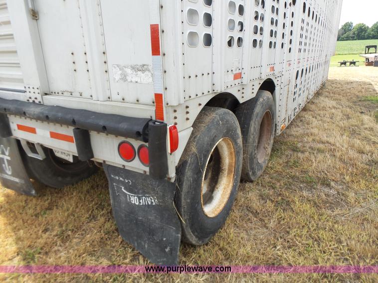 image for item L6243 1986 Wilson PSDCL-208 livestock trailer