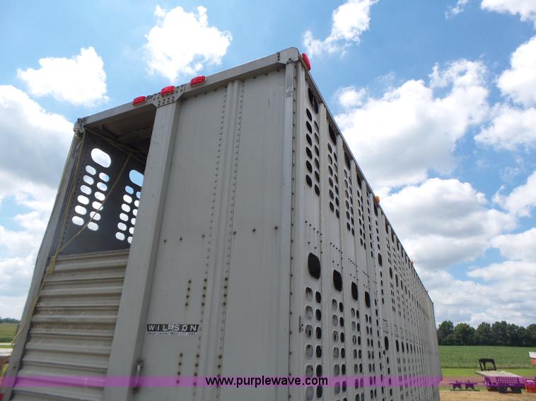 image for item L6243 1986 Wilson PSDCL-208 livestock trailer