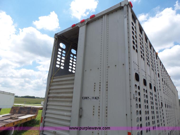 image for item L6243 1986 Wilson PSDCL-208 livestock trailer