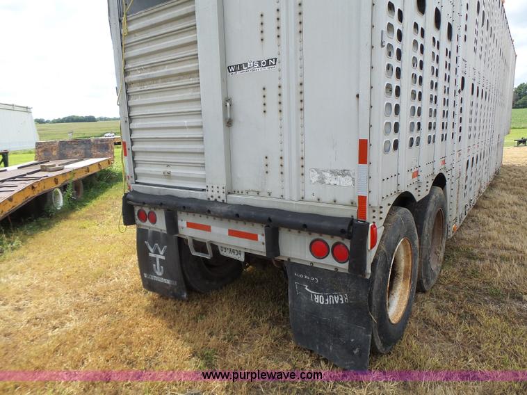 image for item L6243 1986 Wilson PSDCL-208 livestock trailer