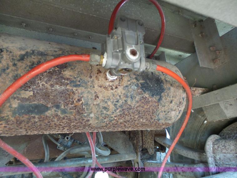 image for item L6243 1986 Wilson PSDCL-208 livestock trailer