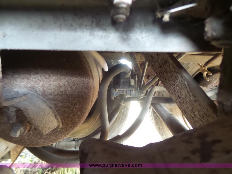 image for item L6243 1986 Wilson PSDCL-208 livestock trailer