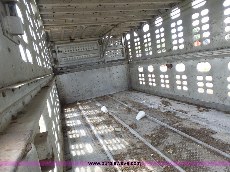 image for item L6243 1986 Wilson PSDCL-208 livestock trailer