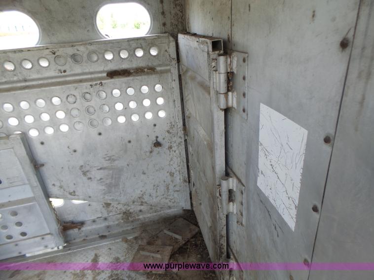 image for item L6243 1986 Wilson PSDCL-208 livestock trailer