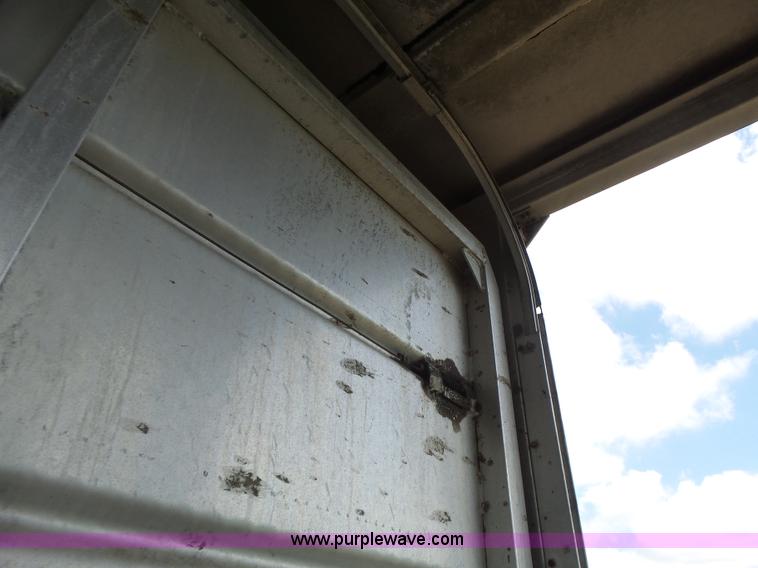 image for item L6243 1986 Wilson PSDCL-208 livestock trailer