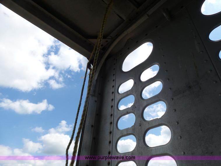 image for item L6243 1986 Wilson PSDCL-208 livestock trailer