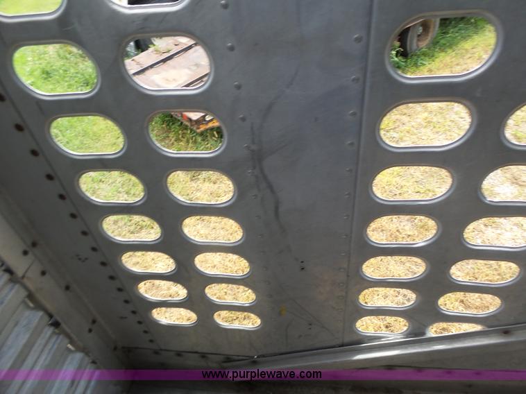 image for item L6243 1986 Wilson PSDCL-208 livestock trailer