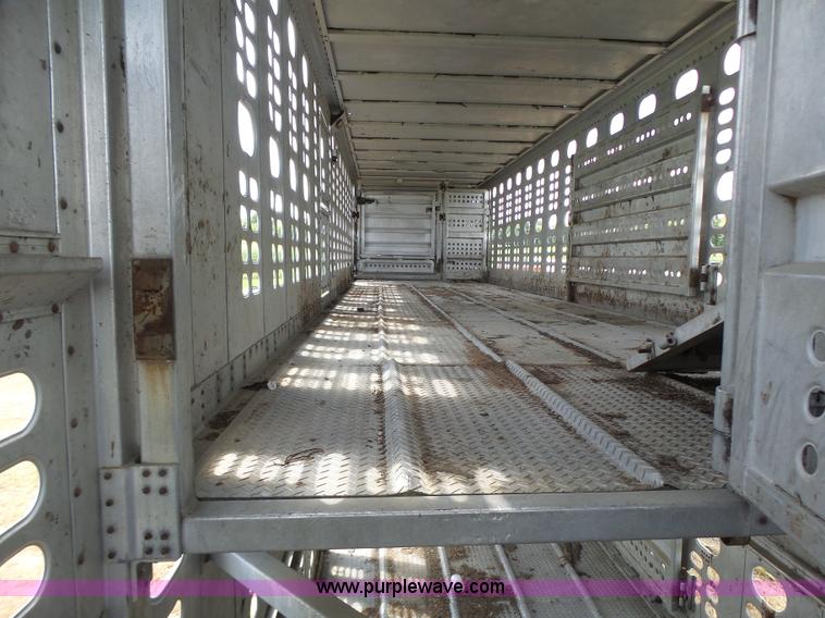 image for item L6243 1986 Wilson PSDCL-208 livestock trailer