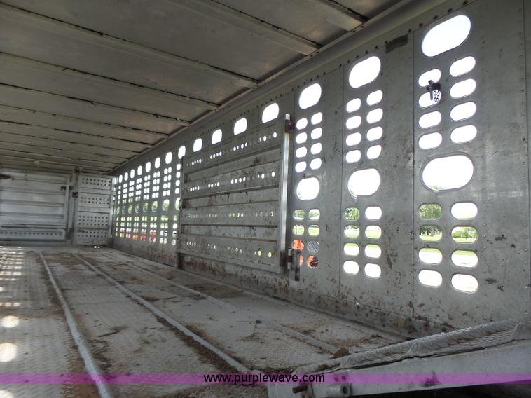 image for item L6243 1986 Wilson PSDCL-208 livestock trailer