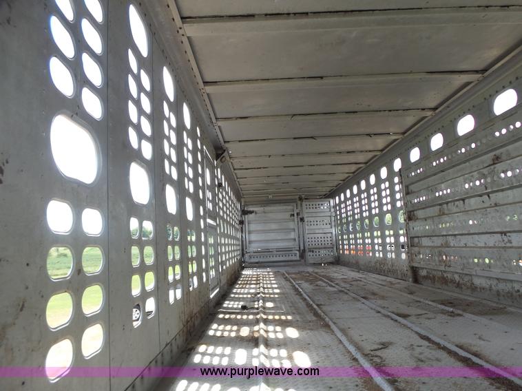 image for item L6243 1986 Wilson PSDCL-208 livestock trailer