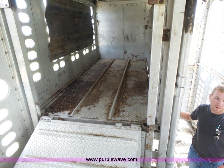 image for item L6243 1986 Wilson PSDCL-208 livestock trailer