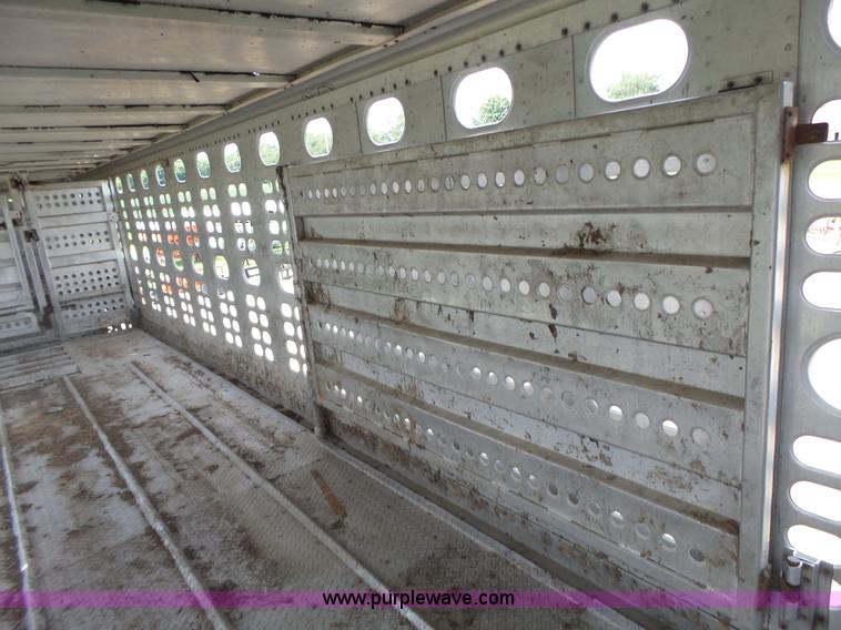 image for item L6243 1986 Wilson PSDCL-208 livestock trailer
